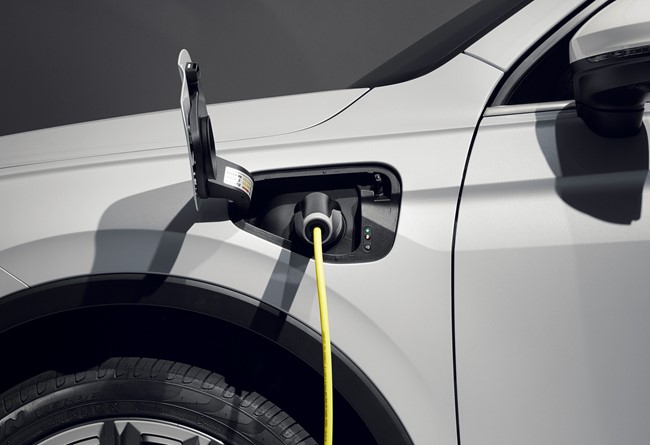 Más de la mitad de los españoles defiende las ayudas al coche eléctrico, frente a un 40% de los europeos