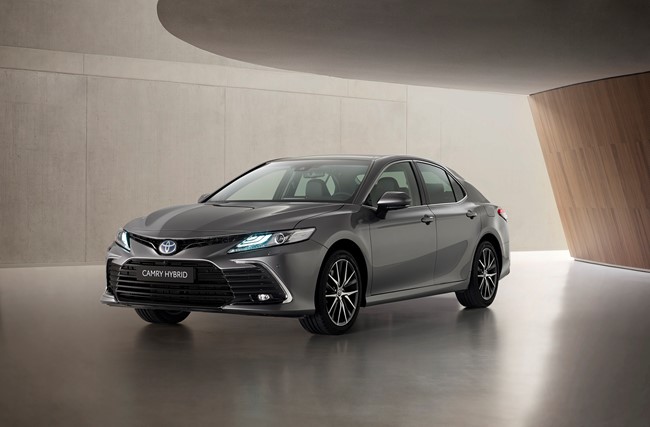 Toyota actualiza su Camry, con un nuevo diseño frontal y más tecnologías