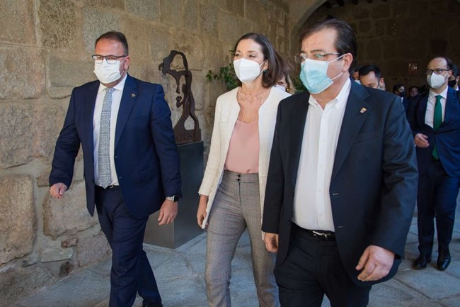 Maroto dice que Extremadura está "muy bien posicionada" para albergar la fábrica de baterías para coches