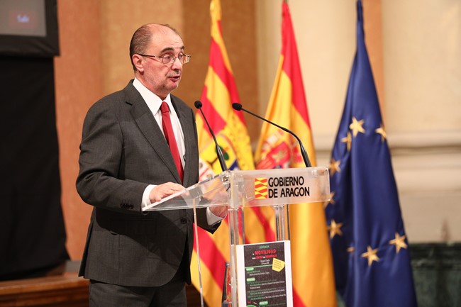 Lambán cree que poner la fábrica de baterías en Aragón sería la decisión "más adecuada"