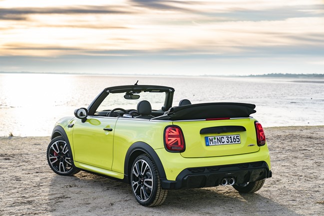 Mini introduce nuevos detalles de diseño y más personalización a su modelo Cabrio