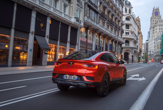Renault lanza el nuevo Arkana, un todocamino coupé híbrido con hasta 160 caballos