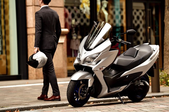 Suzuki renueva el Burgman 400, con un motor más eficiente y un nuevo cuadro de instrumentos