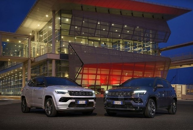 Jeep renueva el Compass, que llega con motores híbridos enchufables de hasta 240 caballos