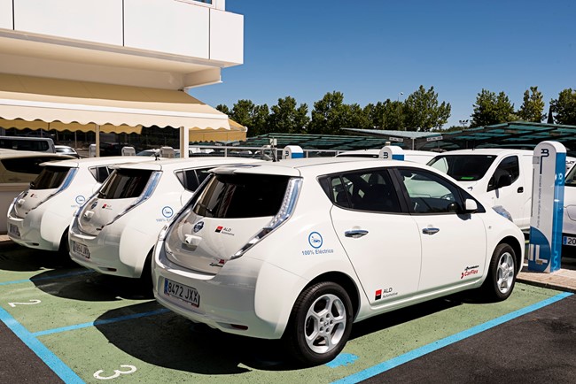 El Moves III dará ayudas de hasta 7.000 euros a la compra de un coche eléctrico desde este sábado
