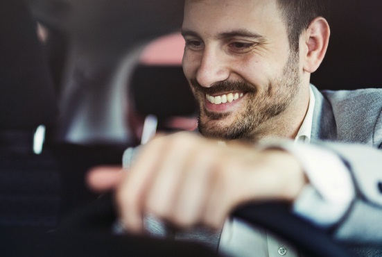 Más de la mitad de los españoles compraría su coche 'online' si todos los trámites fueran por Internet