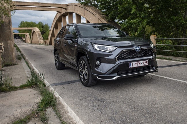 Toyota lanza en España la variante híbrida enchufable del RAV4, con 306 caballos de potencia