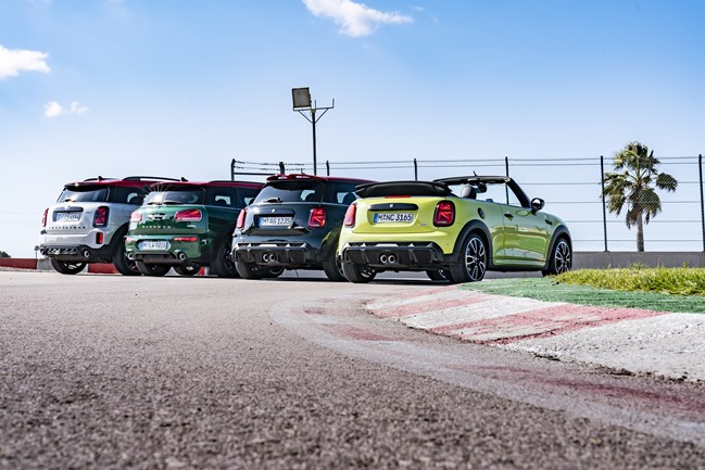 Mini subraya el rendimiento de la gama John Cooper Works, con hasta 306 caballos