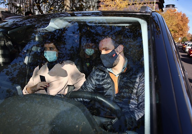 La mitad de los conductores querría compartir coche con Isabel Díaz-Ayuso, según Sumauto