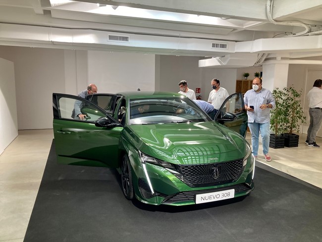 Peugeot lanzará en junio el nuevo 308, que estrena logo y contará con dos versiones híbridas plugin