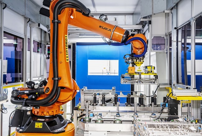 Skoda crea un robot inteligente para la tarea de mover piezas forjadas, antes ejecutada por la plantilla