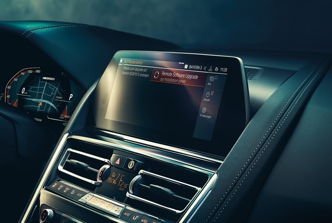 BMW actualiza en remoto el software de 1,3 millones de vehículos para integrar Alexa de Amazon