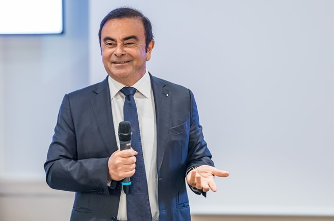 Dos cómplices de la huida de Carlos Ghosn (Nissan) se declaran culpables en Japón