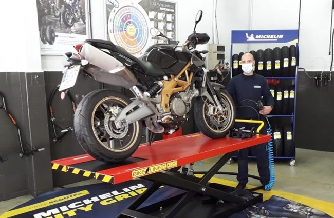 La mitad de las motos urbanas circula con la presión de los neumáticos baja, según Euromaster
