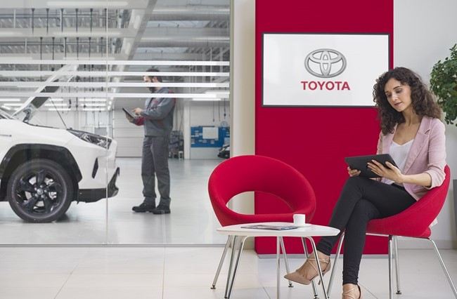 Toyota cree que es "demasiado pronto" para enfocarse solo en vehículos eléctricos