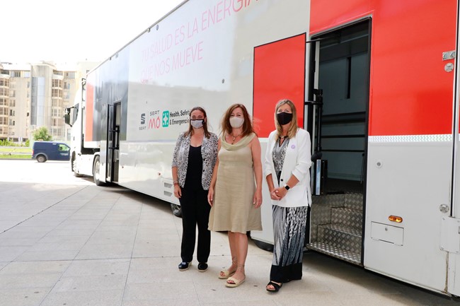 Seat colabora con el Gobierno balear para acelerar la vacunación con tres camiones móviles