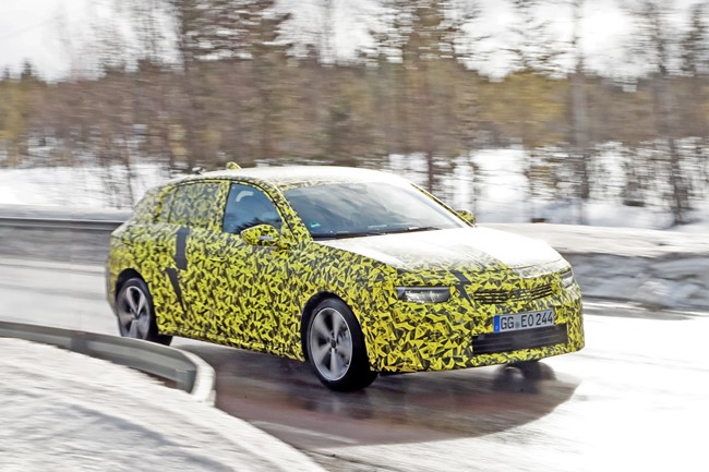 Opel somete el nuevo Astra a pruebas de conducción a 30 grados bajo cero en Suecia