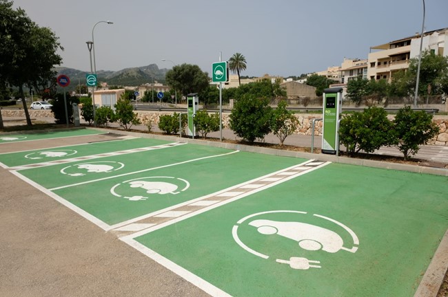 La CNMC pide completar las sanciones en las normas que regulan los puntos de recarga del coche eléctrico