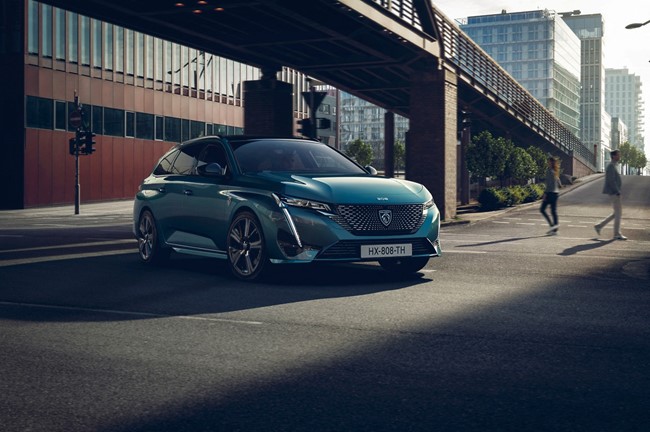 Siete de cada diez modelos de Peugeot ya disponen de versiones electrificadas