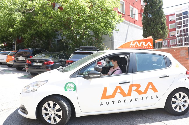 Tres de cada diez conductores noveles eligen el renting como opción para su primer coche