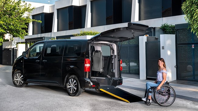 Toyota lanza en España dos nuevas versiones del Proace para personas con movilidad reducida
