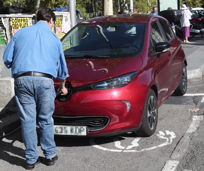 Los vehículos eléctricos e híbridos de ocasión mueven más de 930 millones de euros al año en España