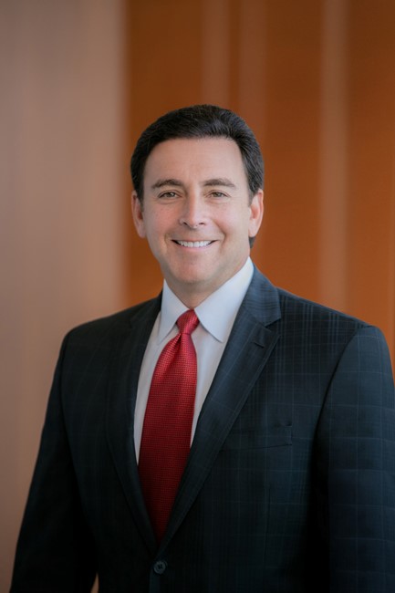 Hertz nombra a Mark Fields, ex CEO de Ford, como director ejecutivo interino