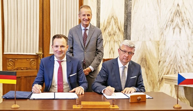 Diess (Volkswagen) discute el futuro de la electromovilidad en la República Checa