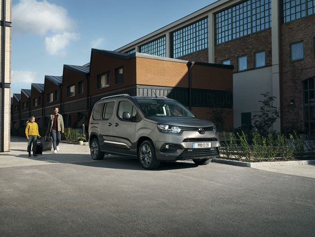 Toyota actualiza la gama del Proace City, que se fabrica en España