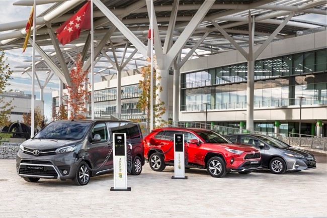 Toyota se alía con Iberdrola y Endesa X para ofrecer cargadores y tarifas para sus coches eléctricos