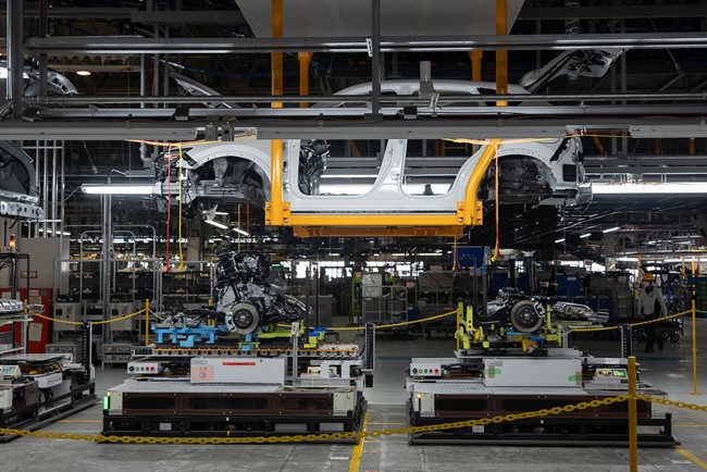 Mazda introduce una nueva línea de producción optimizable en la planta de Hofu (Japón)