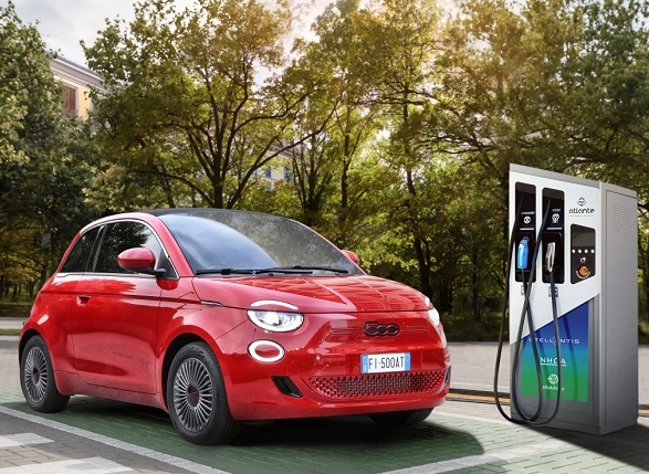 Stellantis elige los primeros 700 puntos de su red europea de carga rápida para vehículos eléctricos