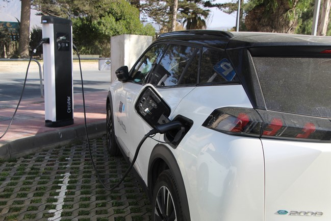 Solo Tesla, Honda, JLR, BMW, Volvo, Daimler y Stellantis cumplen con los objetivos de emisiones