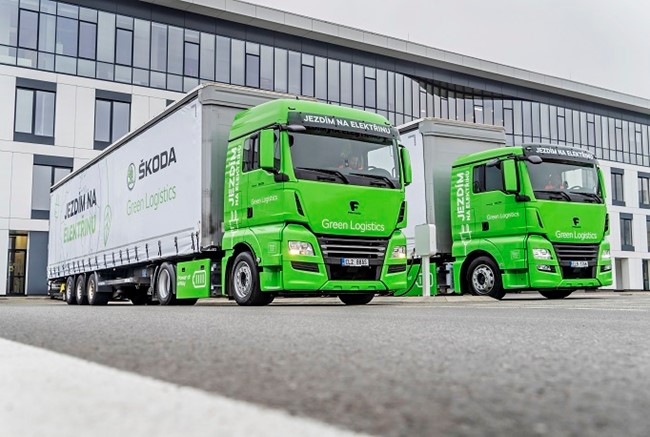 Skoda prueba dos camiones eléctricos en la logística interna de su planta checa de Mladá Boleslav