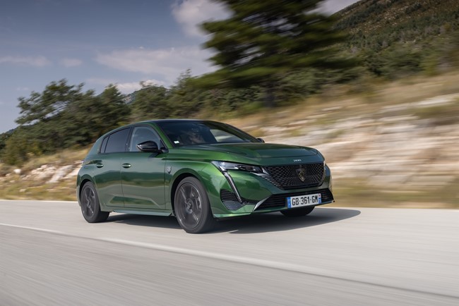 Peugeot ofrece en el mercado español el nuevo 308 con dos motorizaciones híbridas enchufables