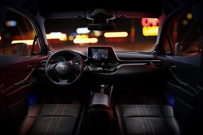 El nuevo Toyota C-HR Electric Hybrid 2022 presenta novedades multimedia y de equipamiento