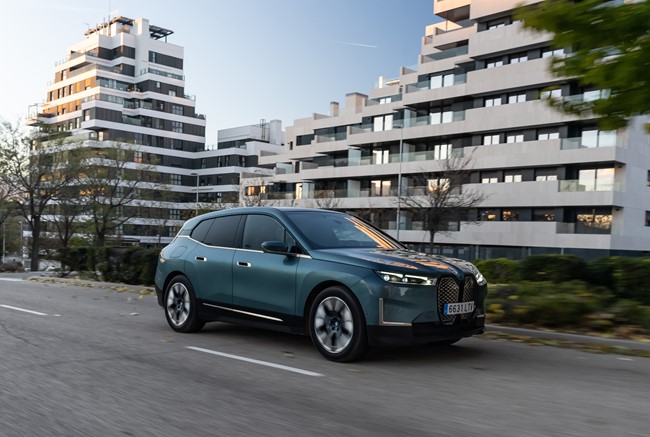 BMW empieza a entregar en España las primeras unidades del eléctrico iX