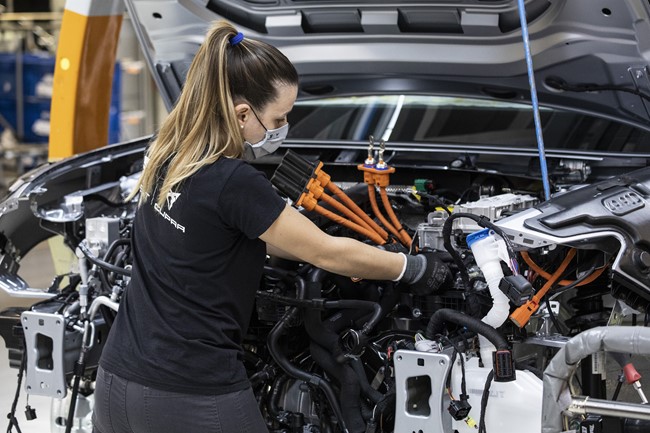 Seat retoma la producción en la planta de Martorell (Barcelona) con tres de los seis turnos posibles