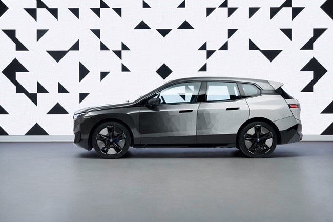BMW presenta en el CES de Las Vegas la tecnología E Ink que cambia el color de la carrocería del coche