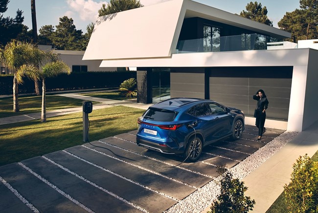 Lexus recibe más de 1.000 pedidos en España de la renovada gama NX