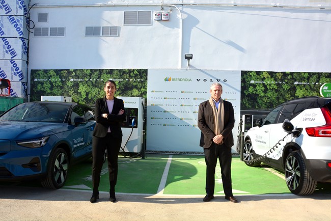 Iberdrola y Volvo Car desplegarán puntos de recarga pública en los concesionarios de la automovilística