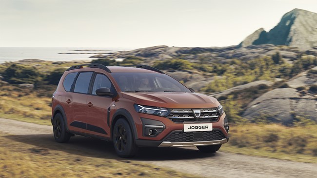 El Dacia Jogger está ya disponible para pedidos en España y ofrecerá motorización híbrida en 2023