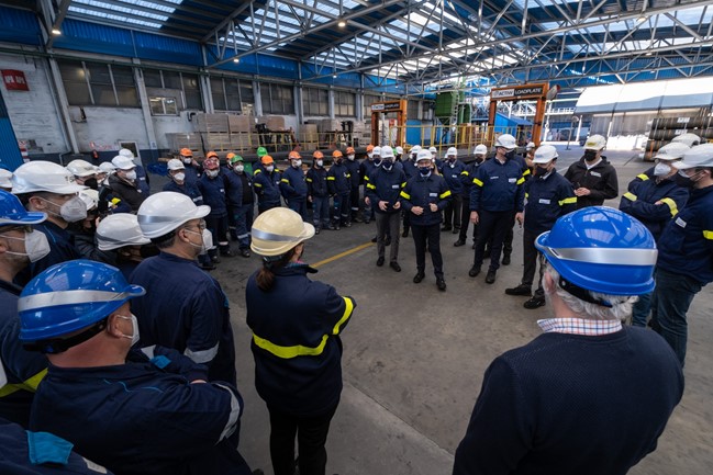 La multinacional Showa Denko estudia instalar en A Coruña una fábrica de grafito para baterías de coches