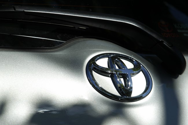 Toyota dispara un 58% su beneficio en los nueve meses fiscales, pero recorta su previsión de producción