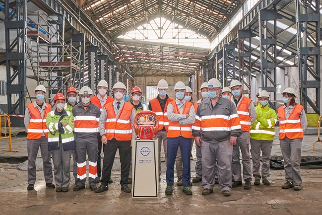 La planta de Nissan en Cantabria inicia las obras de su nueva línea de moldeo, una "garantía de futuro"