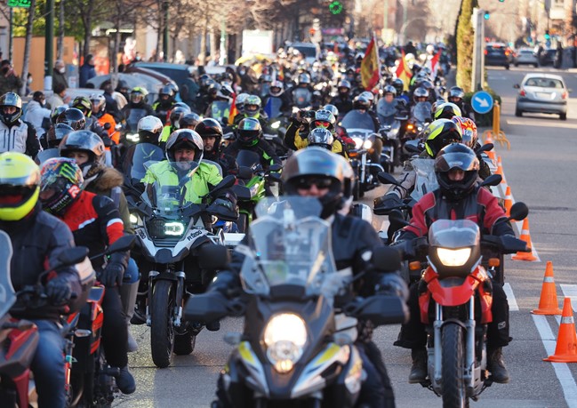 El PSOE propone en el Congreso hacer obligatorio el chaleco airbag en el examen de conducción de motos