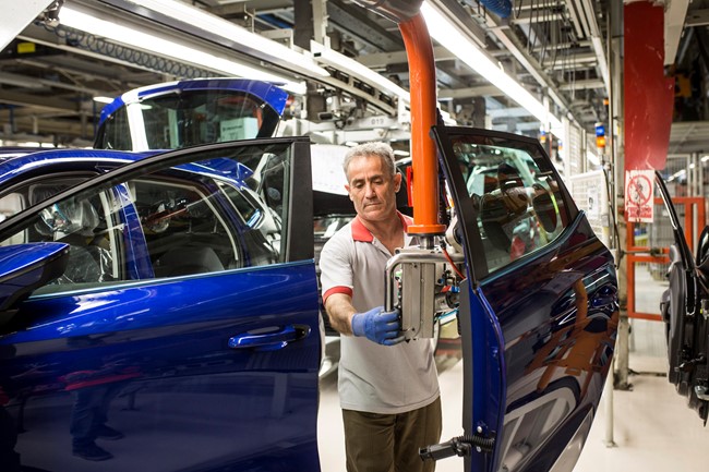 La crisis de los chips provoca un desplome del 37,4% del superávit comercial del automóvil en enero