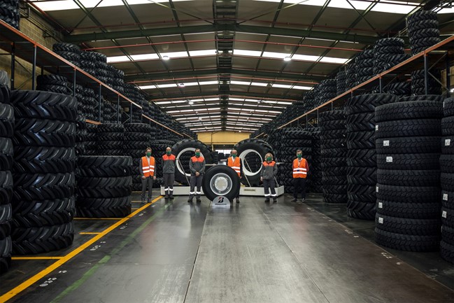 La planta de Bridgestone de Cantabria continúa parada y mañana solo trabajarán "los imprescindibles"