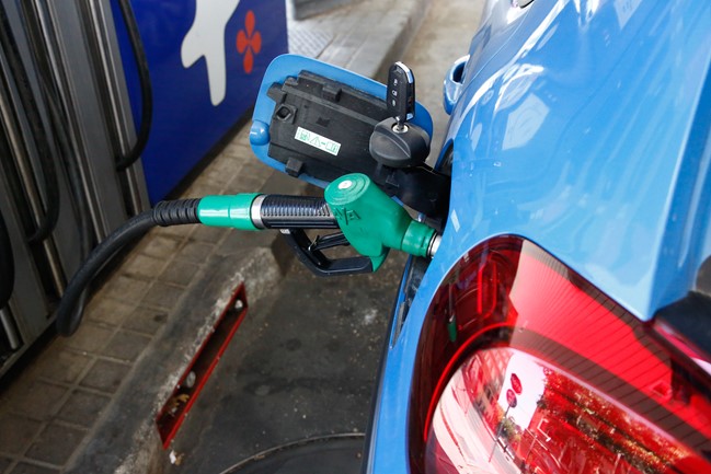 Un tercio de los españoles paralizaría la compra de un coche hasta que los combustibles bajen de precio