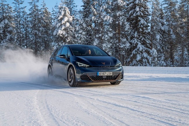 Cupra confirma que el Born no pierde potencia en condiciones extremas tras las pruebas en Finlandia